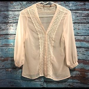 ⚜️STUNNING SHEER BUTTON UP BLOUSE⚜️